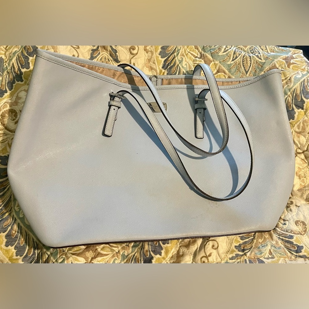 2 for $100
Michael Kors Carryall tote bag